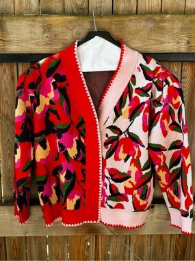Bold Floral Colorblock V-Neck Cardigan Sweater - Red & Pink Avara Leslie